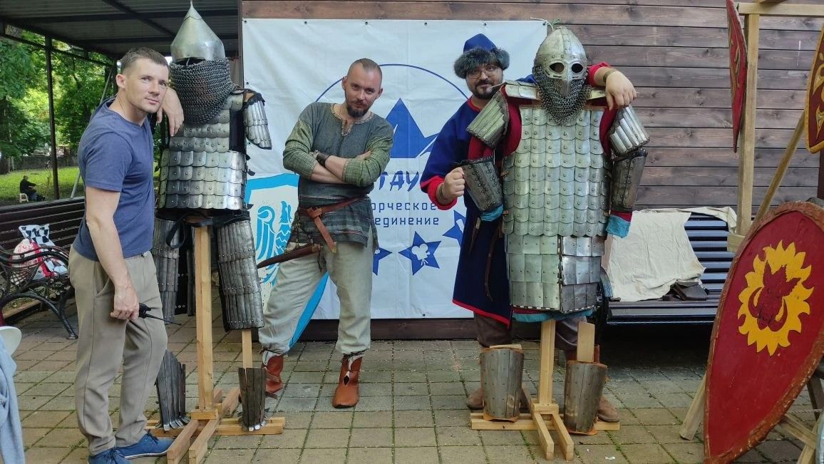 «БЕШТАУНИТ» ПРИГЛАШАЕТ НА СЪЕМКИ «БЕШТАУНИТ» ПРИГЛАШАЕТ НА СЪЕМКИ